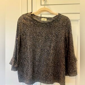 Anthropologie t.la Women’s Animal Print Ruffle Top | Grey | Size medium |
